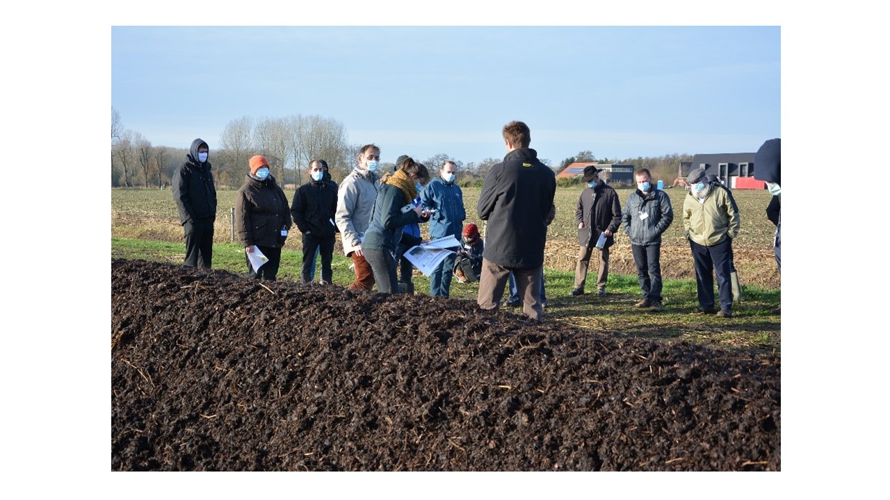 Demodag Boerderijcompostering op biologisch melkveebedrijf Cerpentier-De Cock